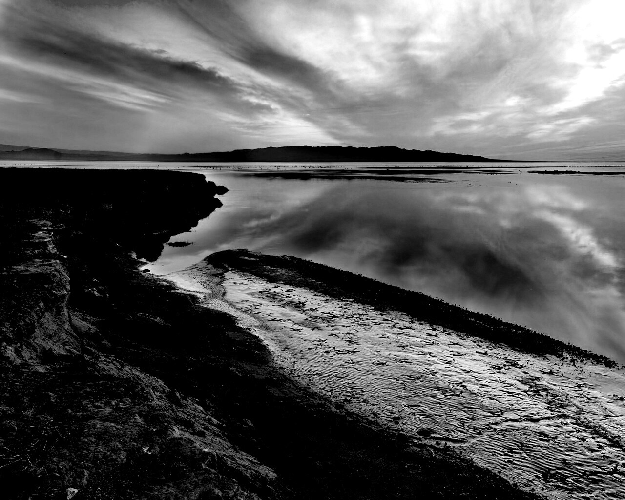 Озеро на закате обои