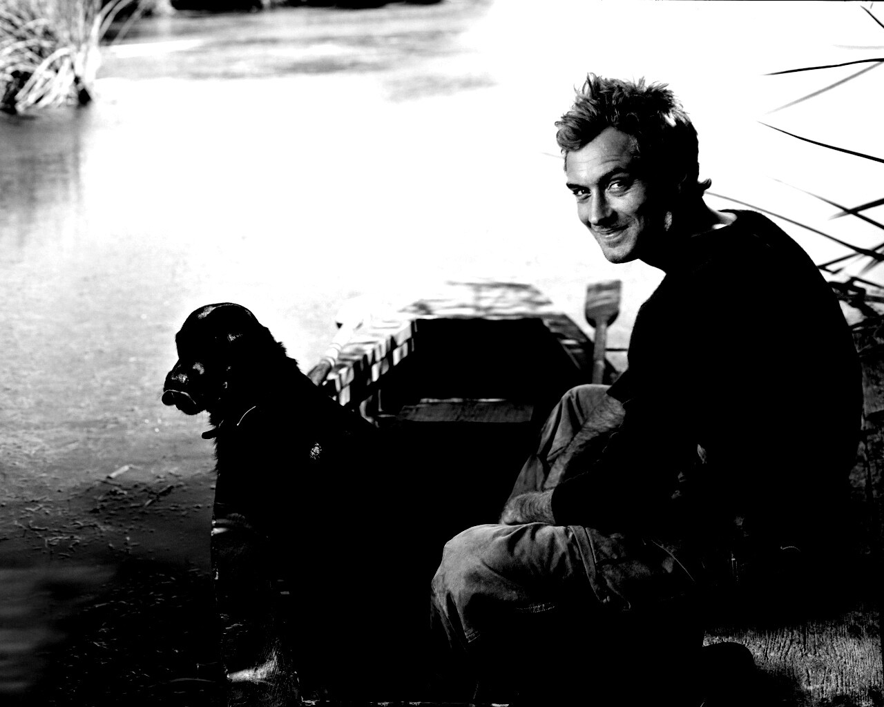 Джуд Лоу на лодке обои