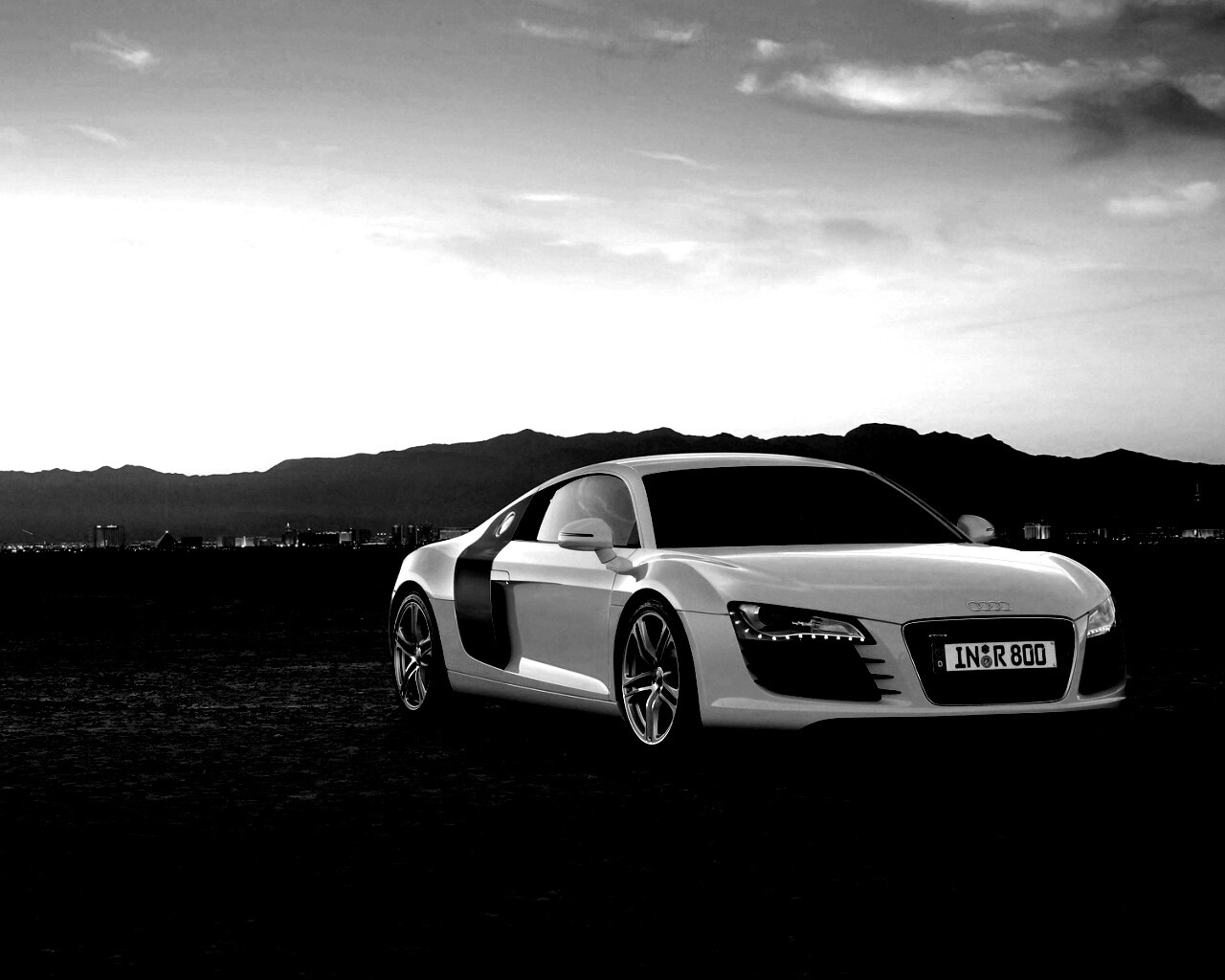 Белоснежная Ауди Р8 в пустыне обои