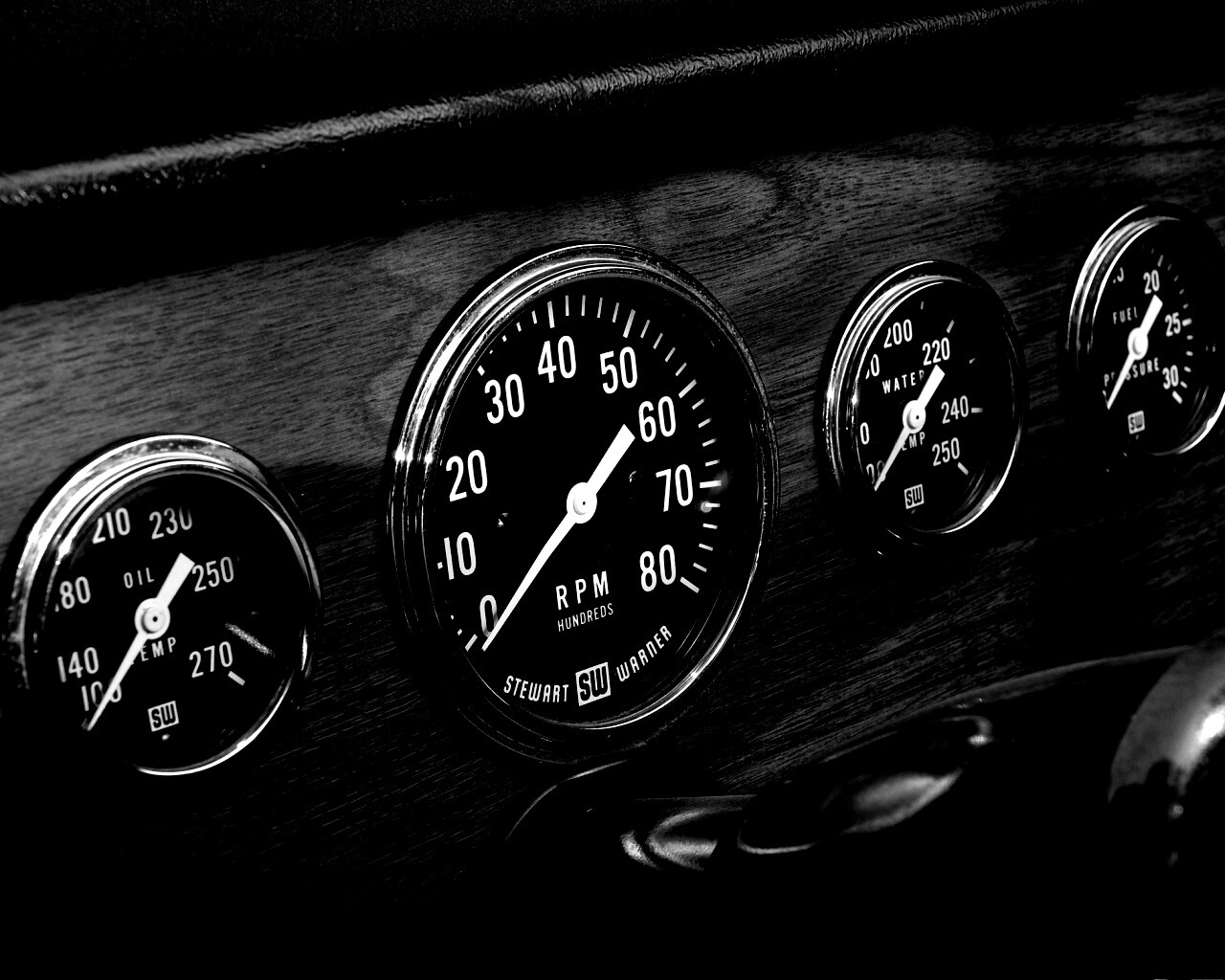 Приборная панель автомобиля Dodge обои