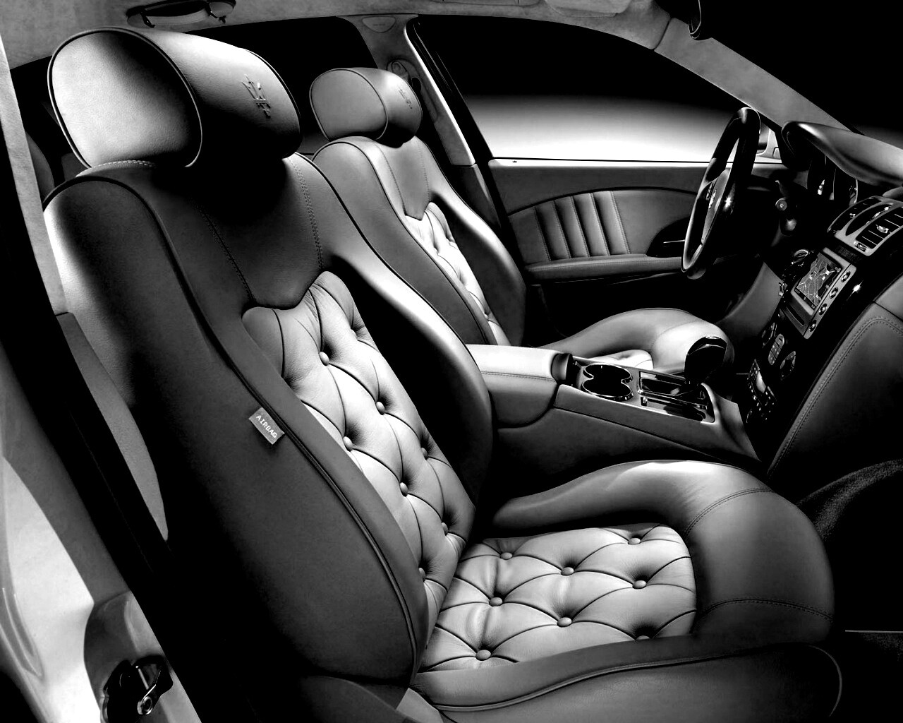 Салон Maserati обои