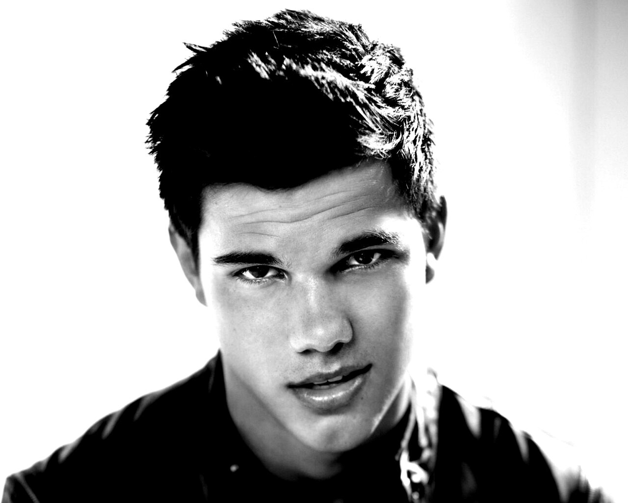 Тайлор Лотнер обои