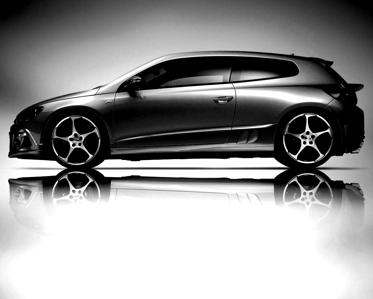 Зелёный трёхдверный хэтчбек обои