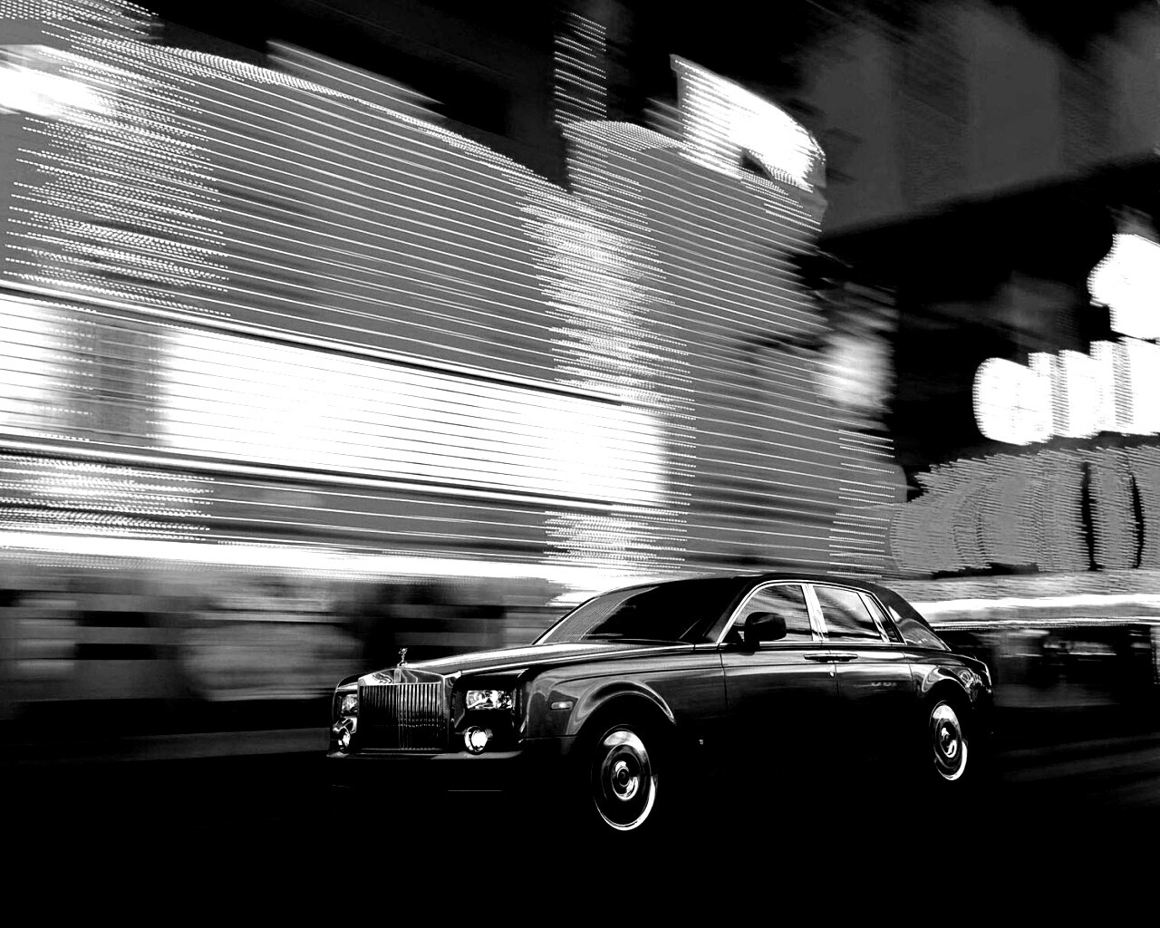 Rolls-Royce Phantom едет через город обои