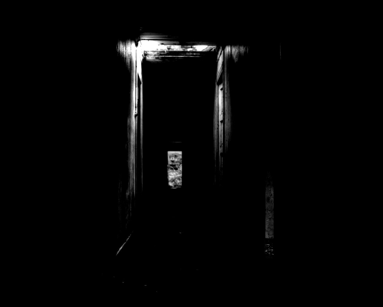 Страшный коридор обои