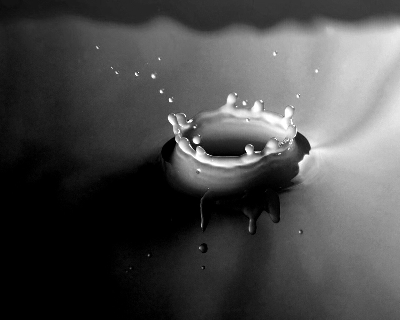 Синий всплеск воды обои