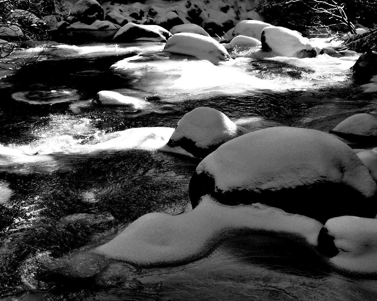 Замёрзжая речка обои