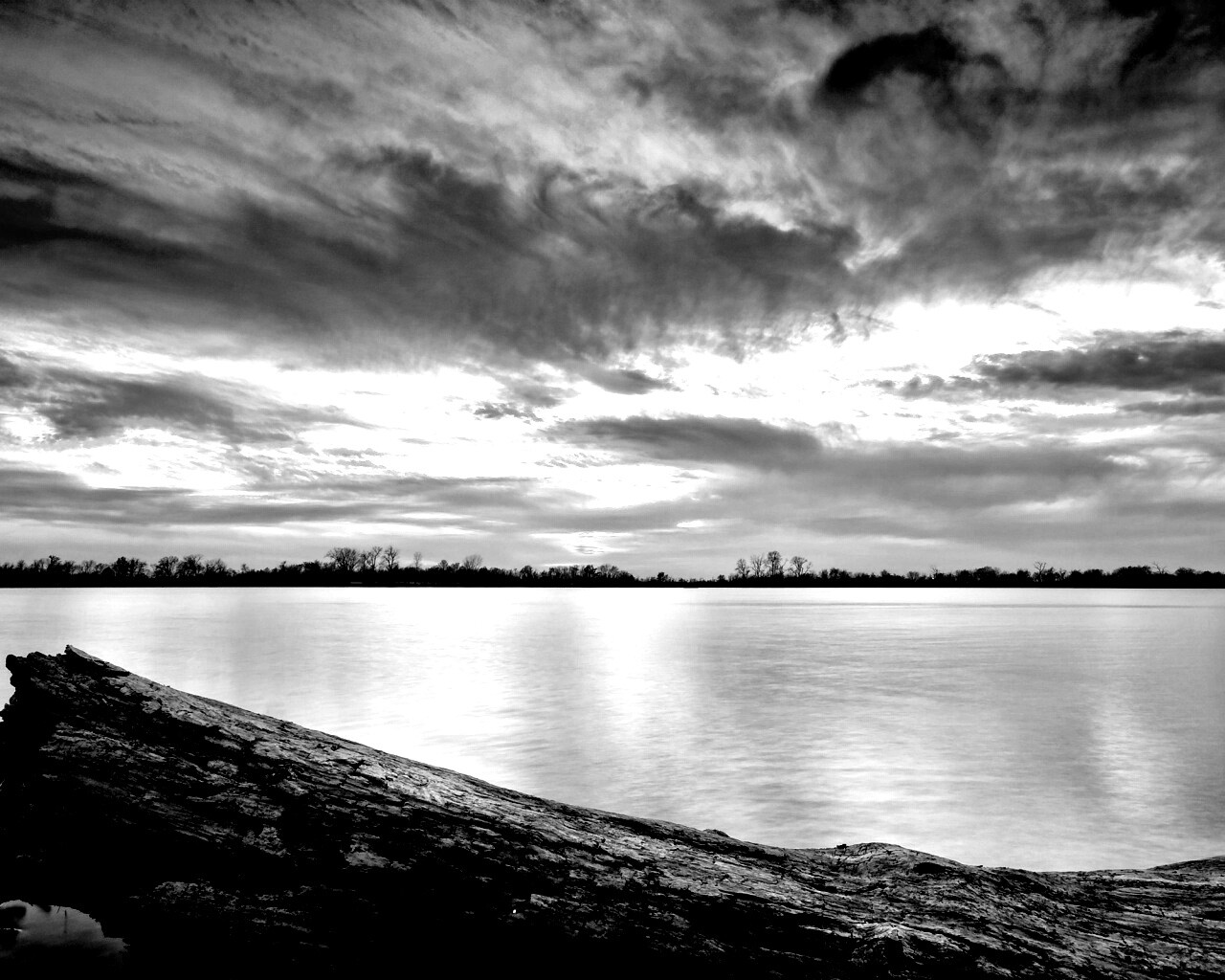 Закат на озере обои