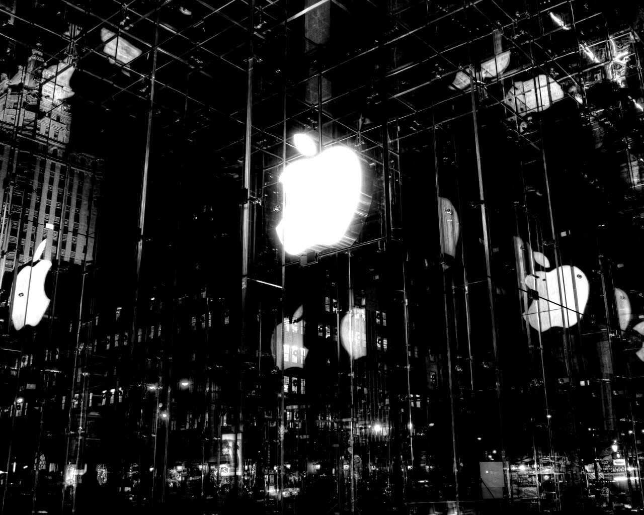 Отражение логотипа Apple в стеклянном здании обои