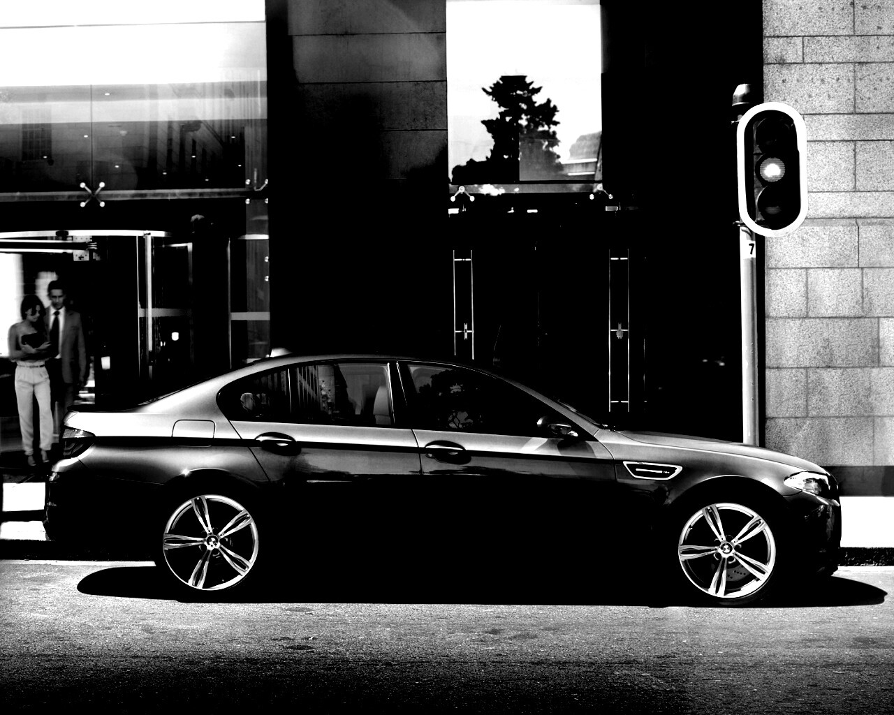 BMW F10 на светофоре обои