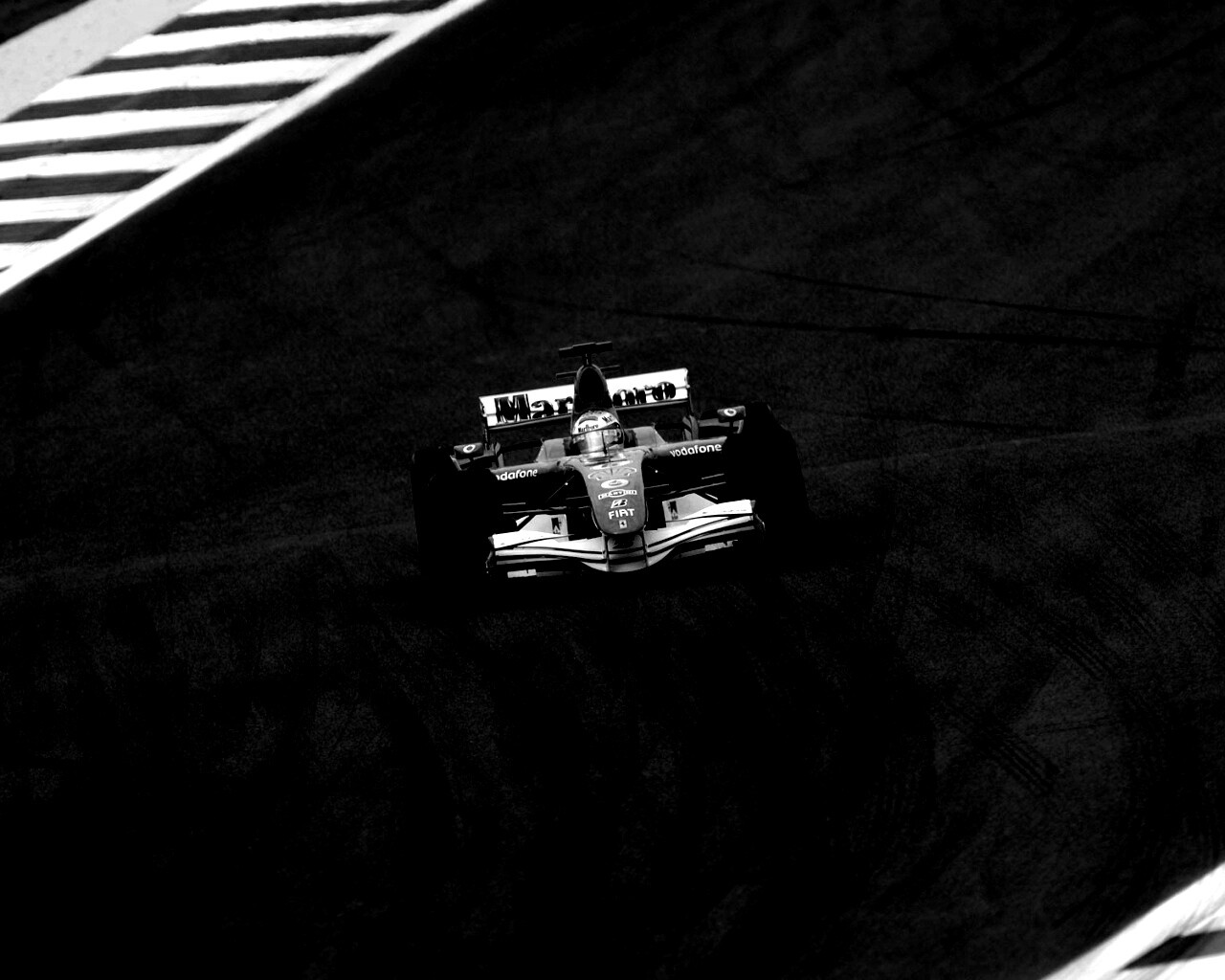 Болид на тарссе обои