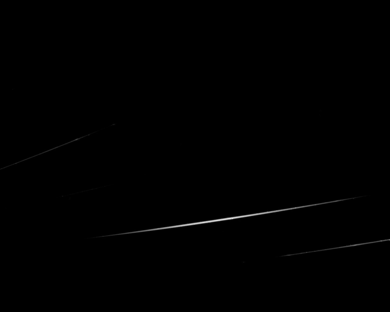 Лучи света на графитовом фоне обои