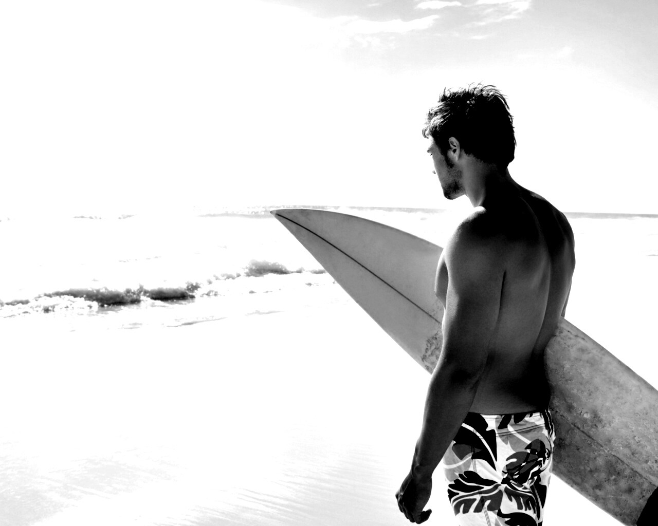 Собирается оседлать волну обои