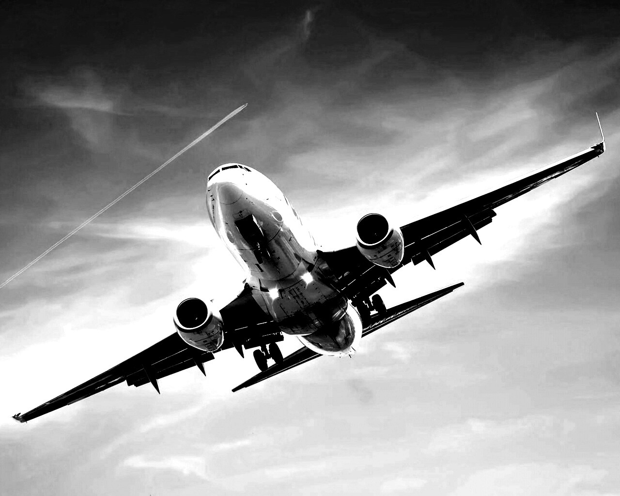 Лайнер в небе обои