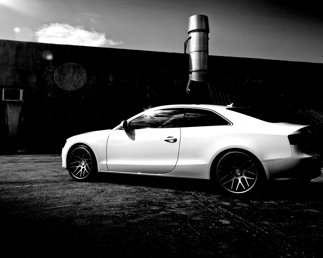 Белый автомобиль обои