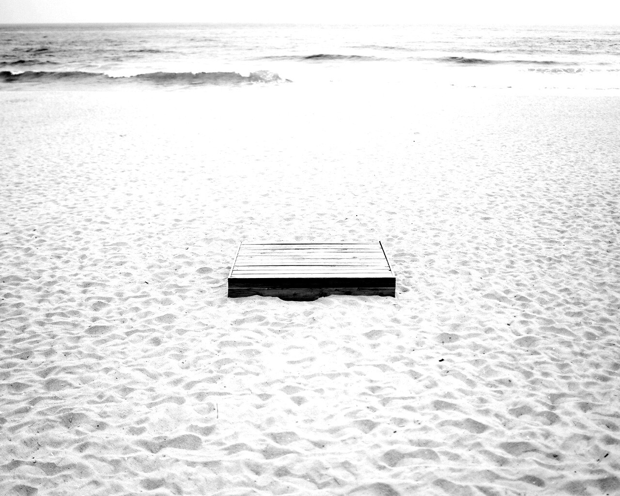 Ящик на пляже обои