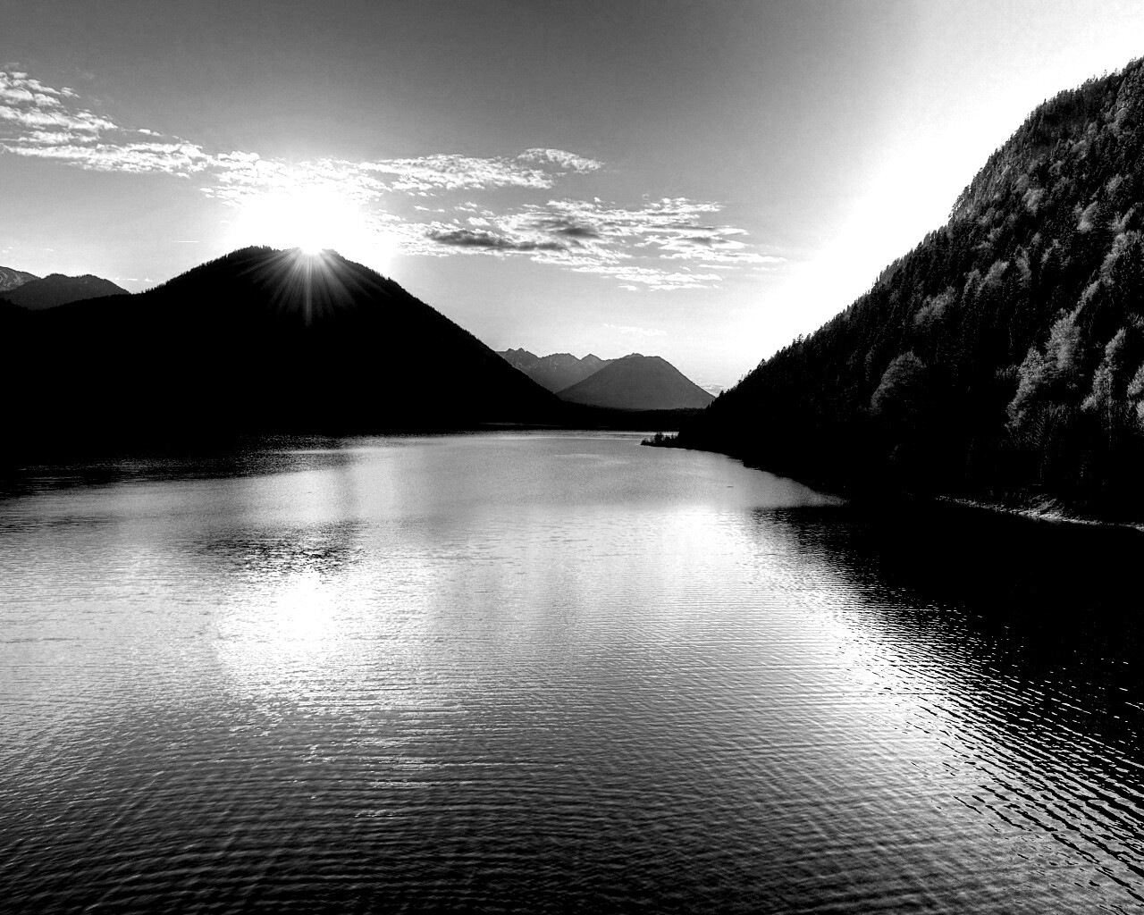 Закат в горах обои