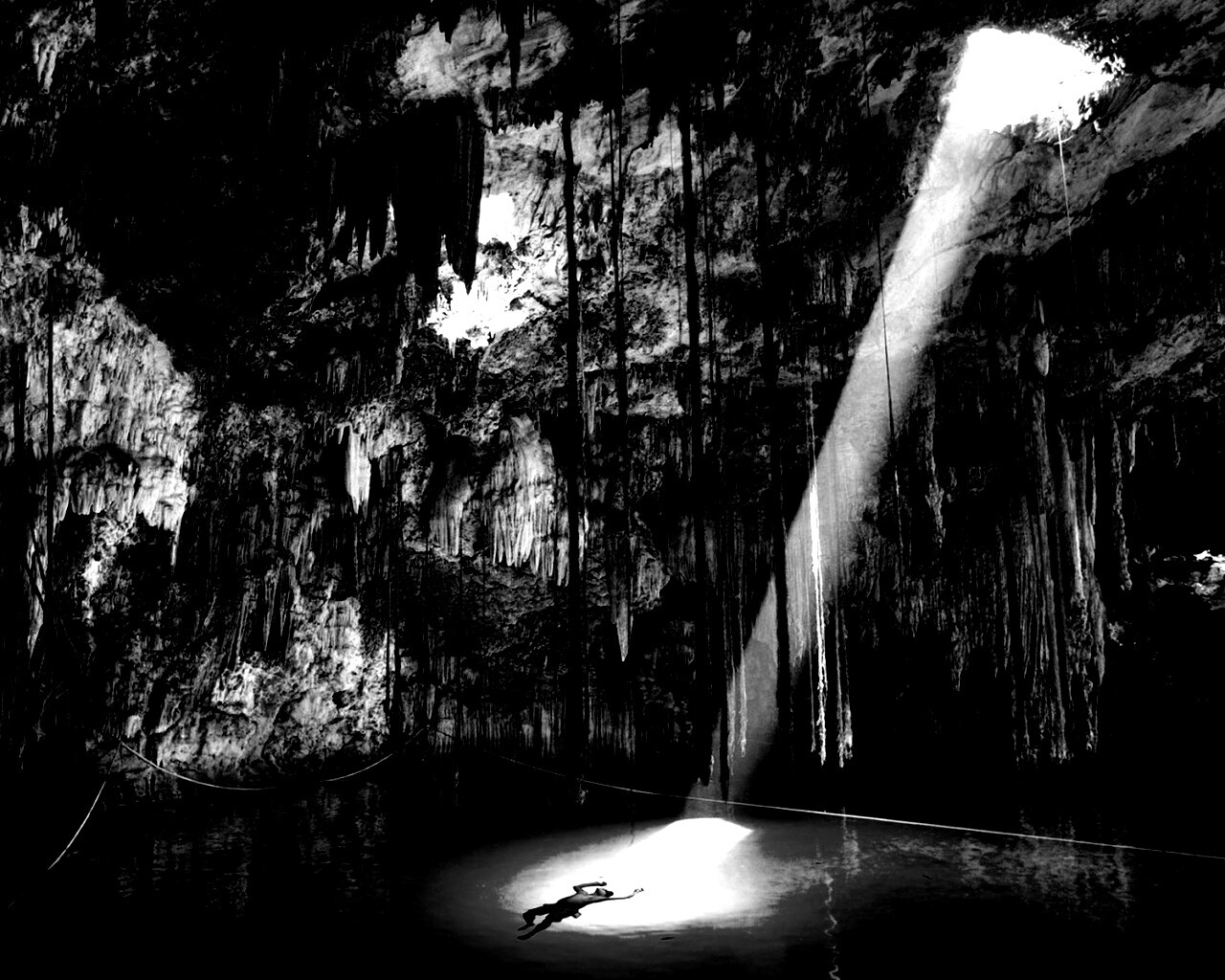 Пещера сталактитов обои