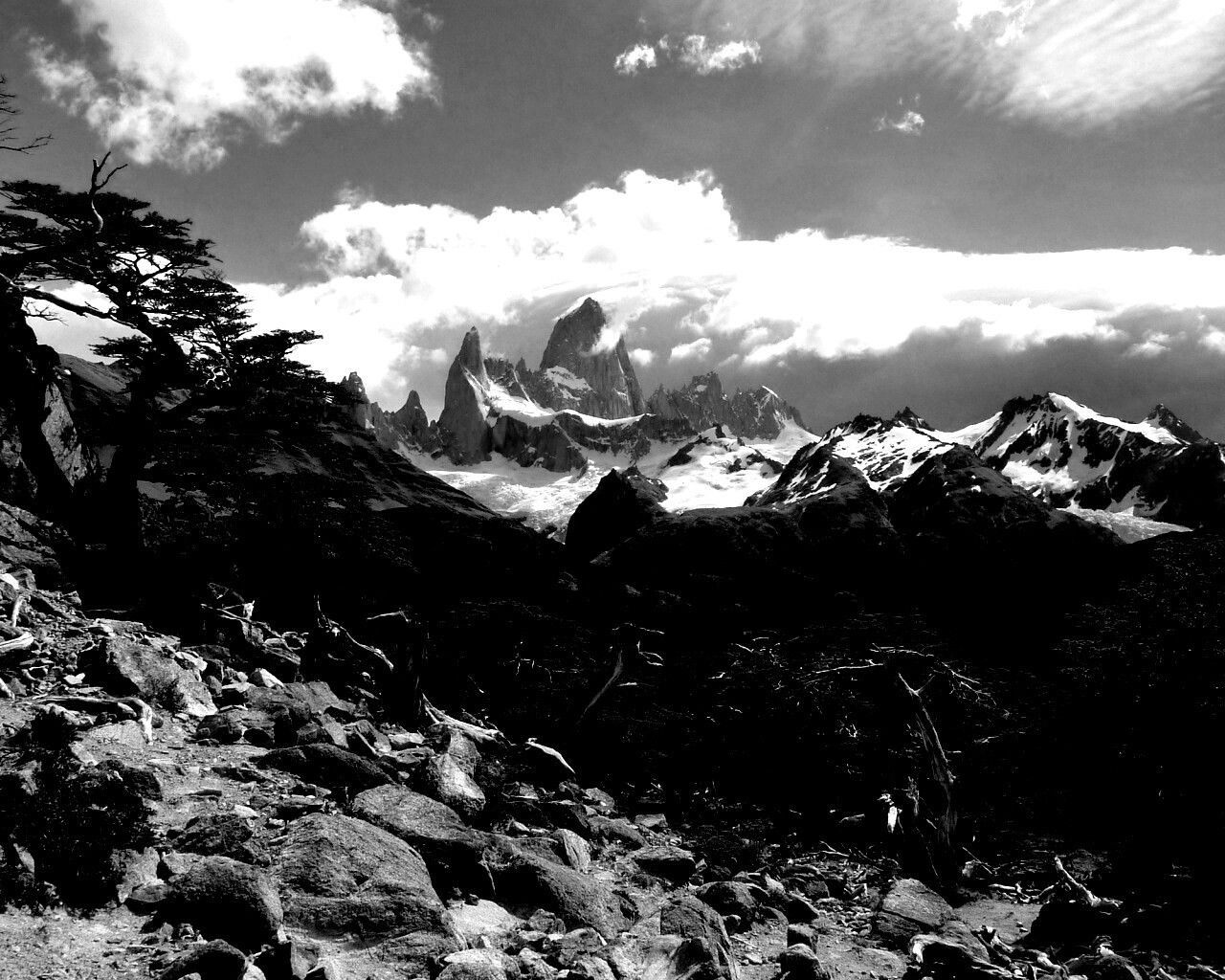 Далекие горные вершины обои