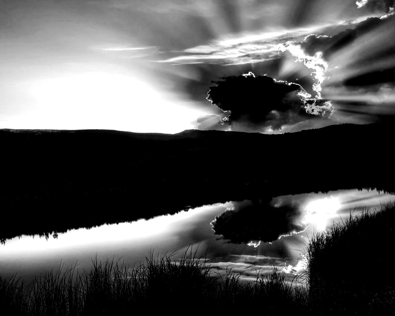 Облако над лугом обои