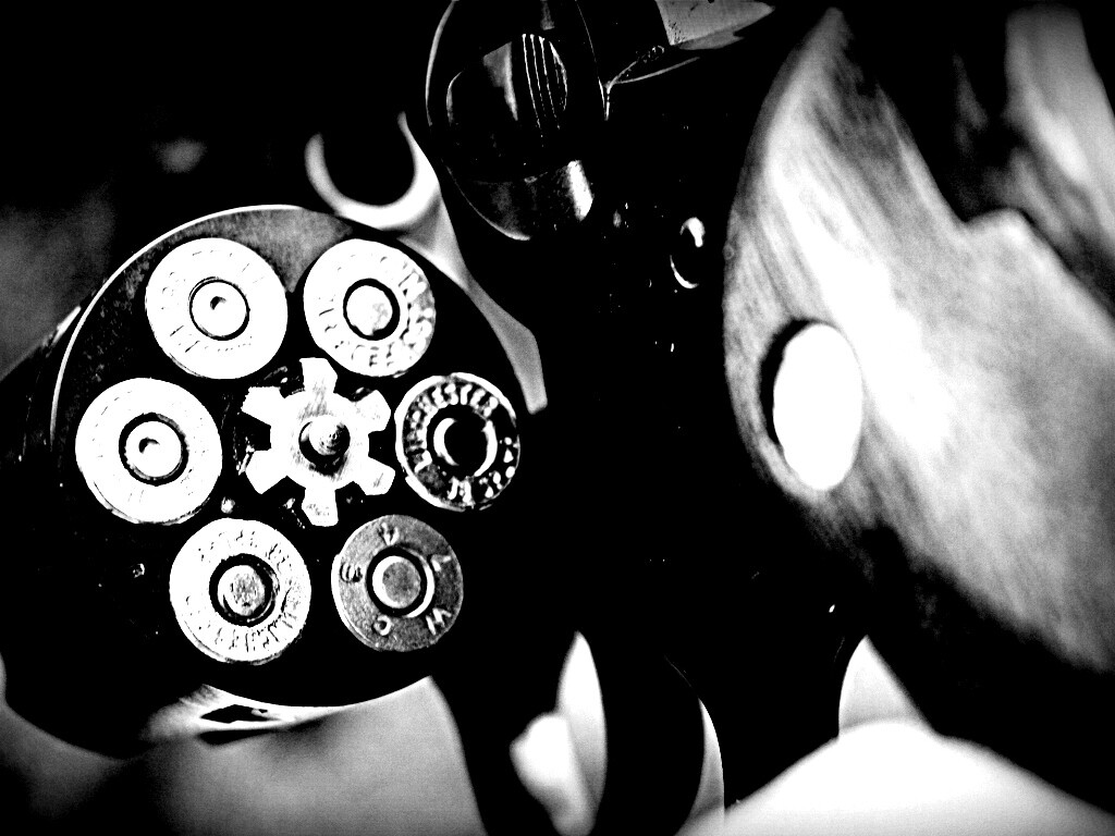 Револьвер обои