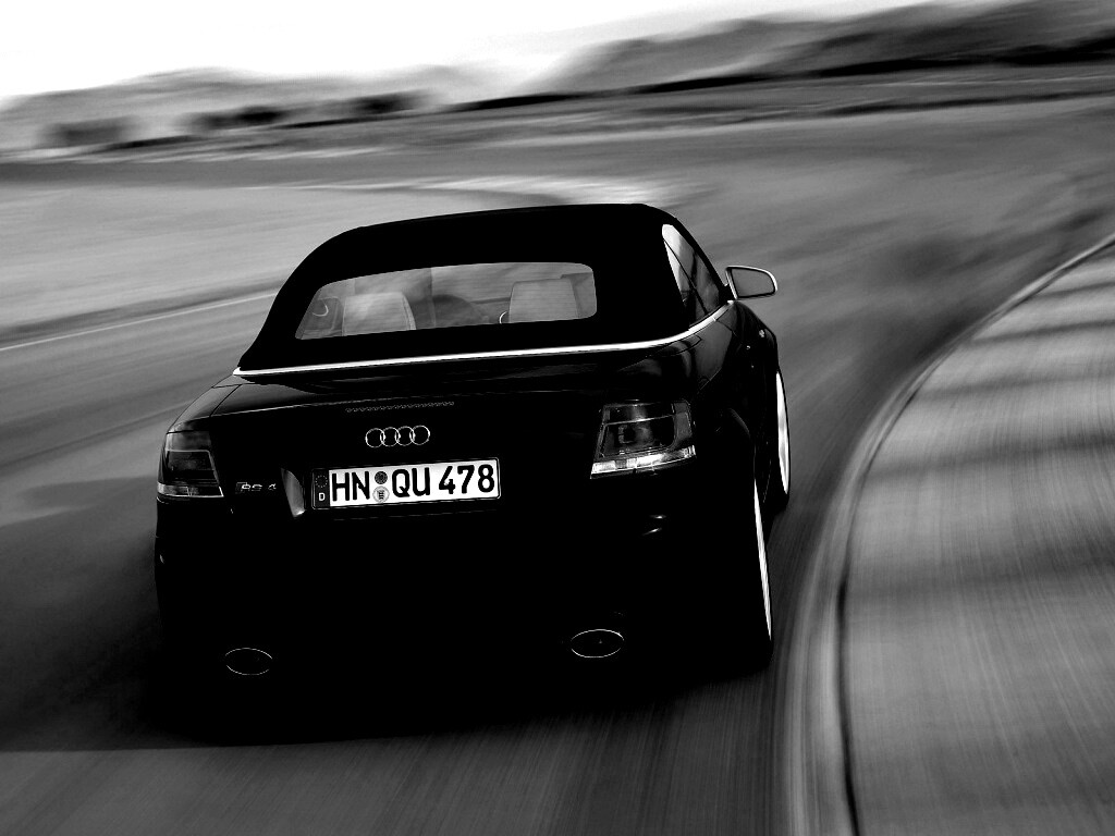 Audi RS 4 с тряпичной крышей обои