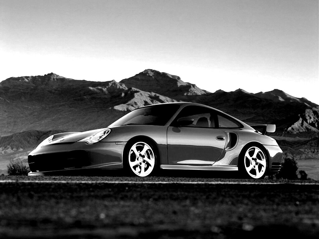 Красный Порше на фоне гор обои