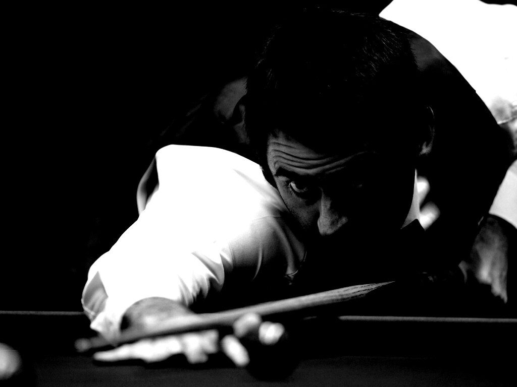 Игрок в бильярд обои