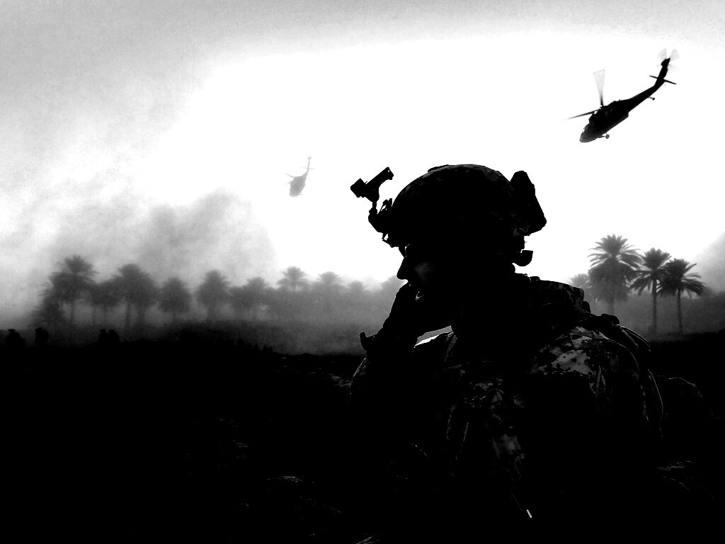 СОлдат во время боевых действий обои