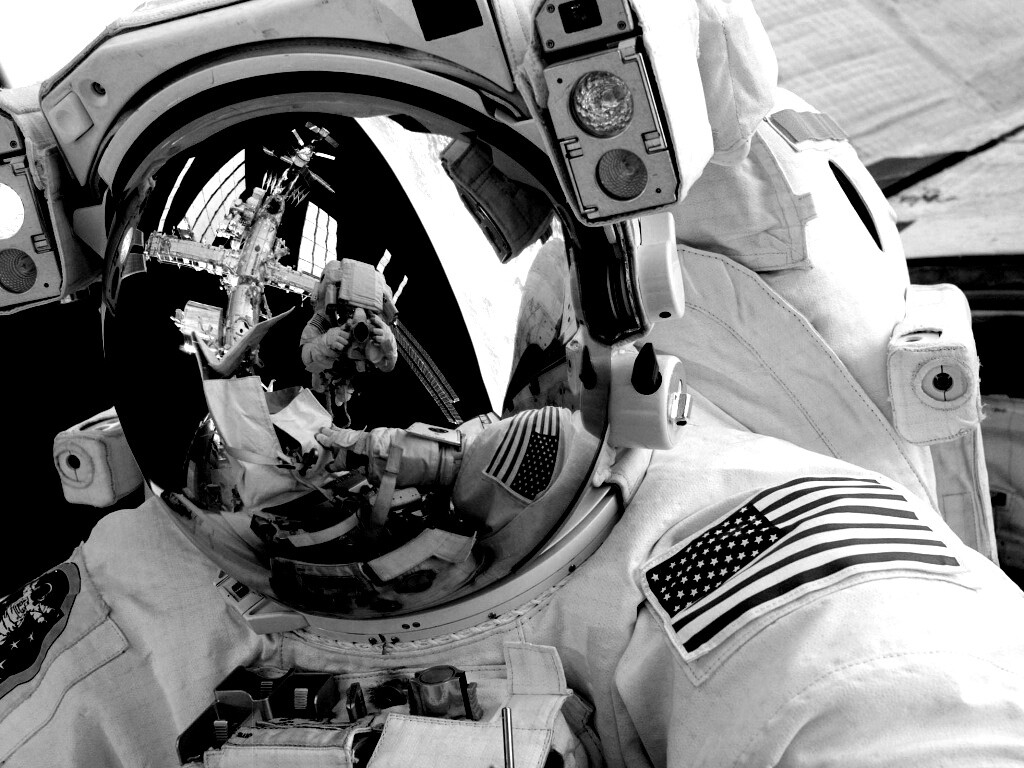 Фото в открытом космосе обои