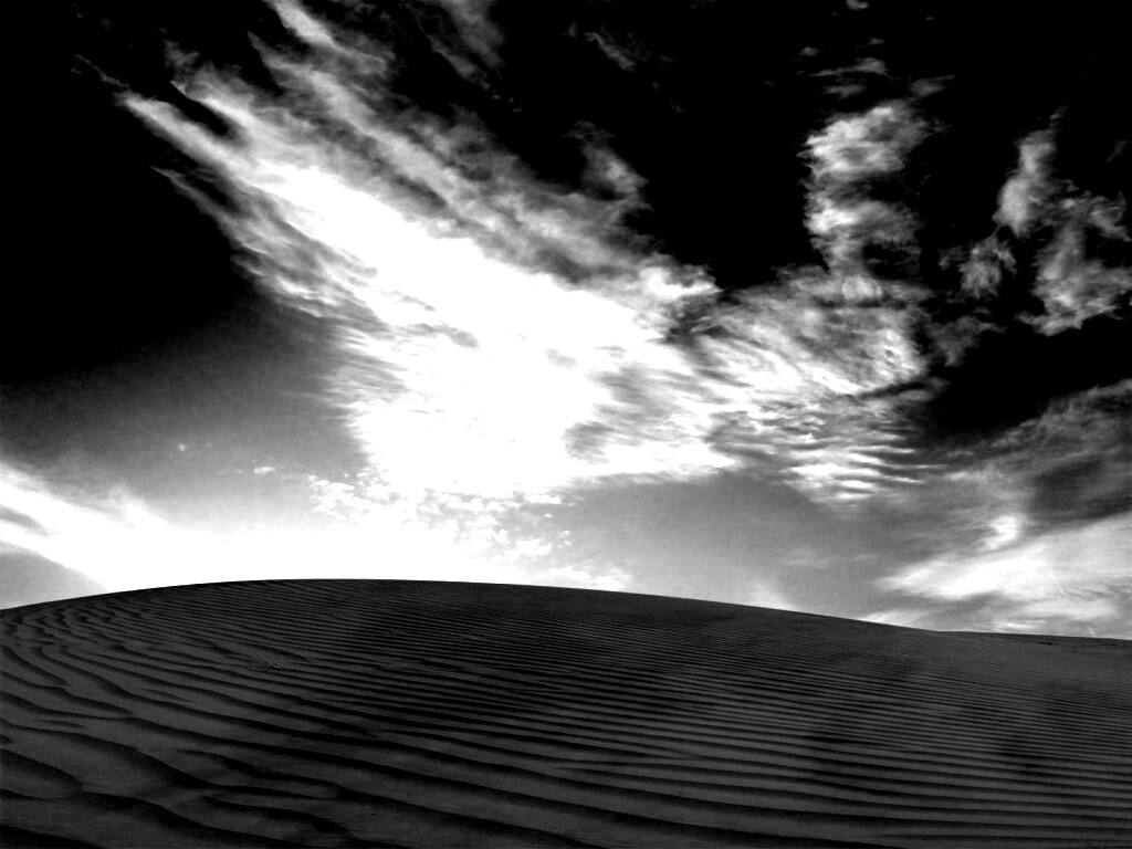 Облака над пустыней обои