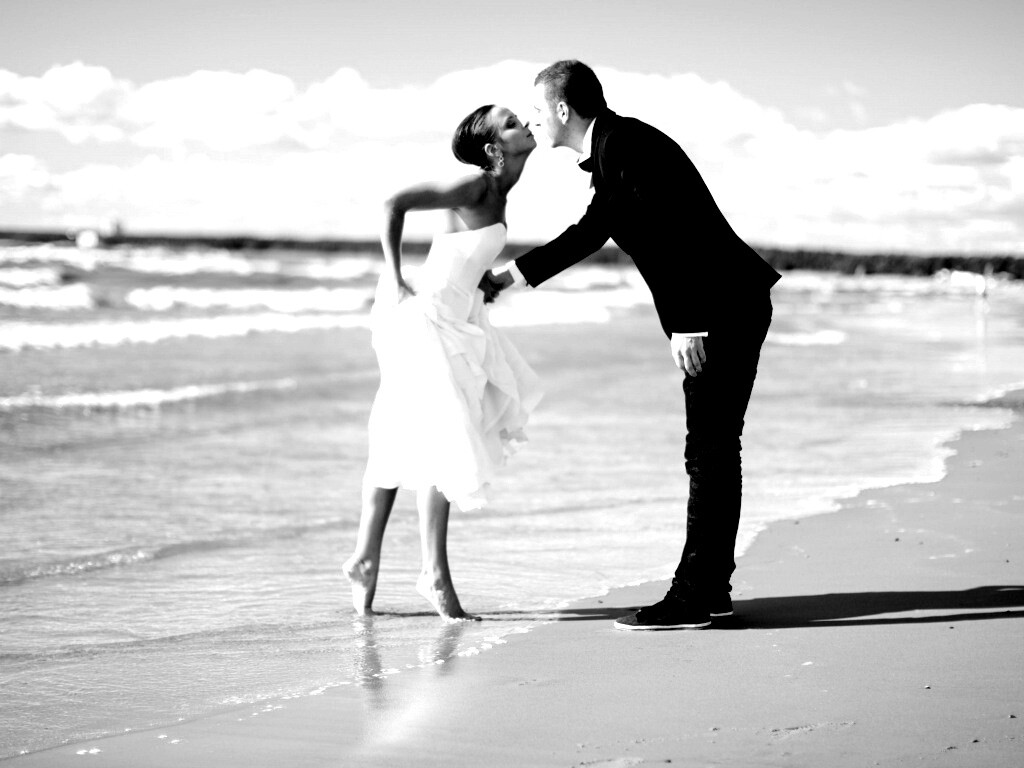 Поцелуй на пляже обои