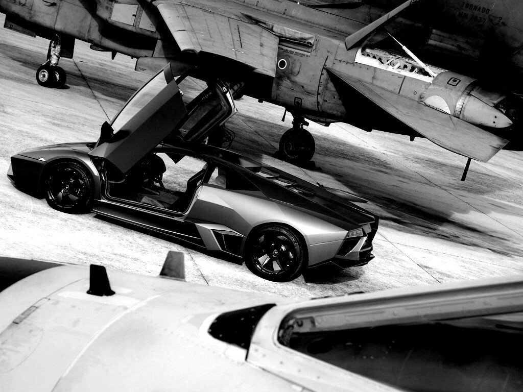 Ламборджини на военной базе обои