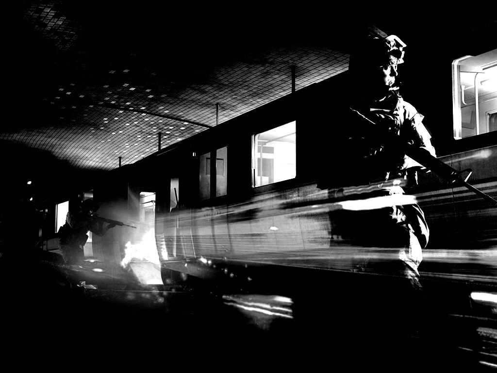 Солдаты на станции метро обои