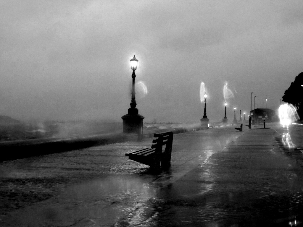 Набережная в ливень обои