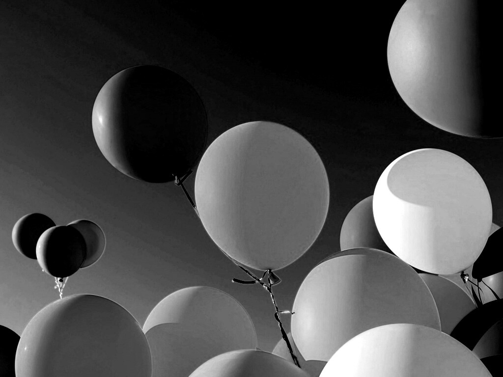 Разноцветные воздушные шарики обои
