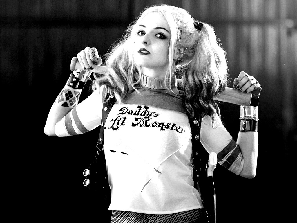 Daddy's lil monster обои