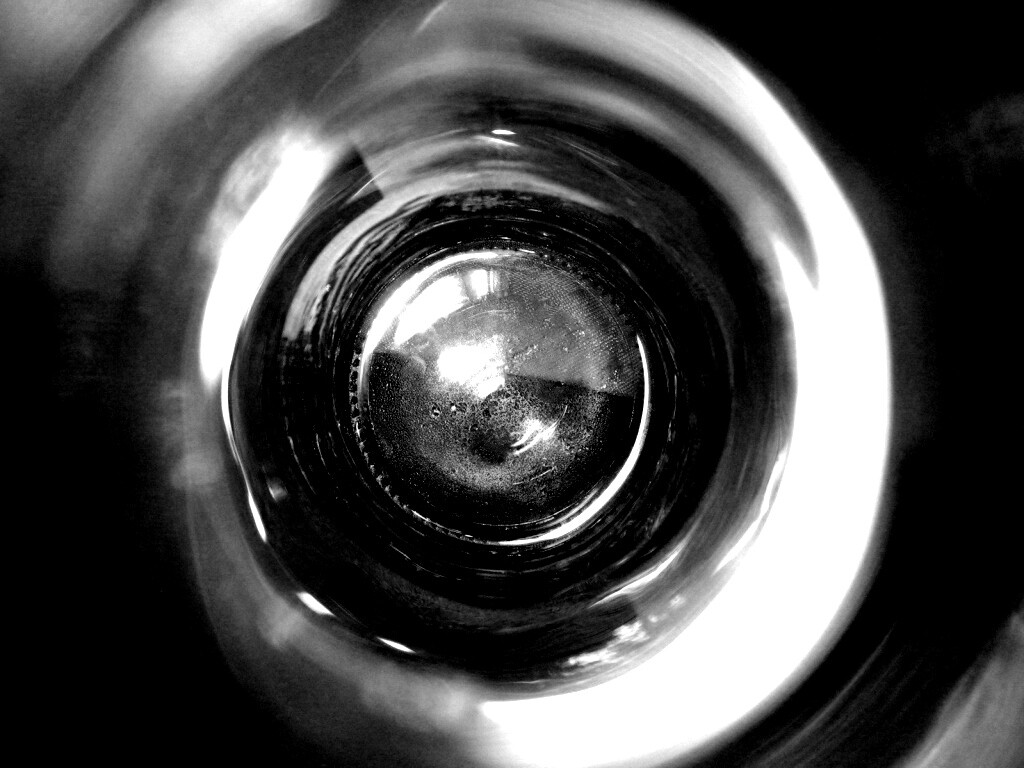 Дно стеклянной бутылки обои