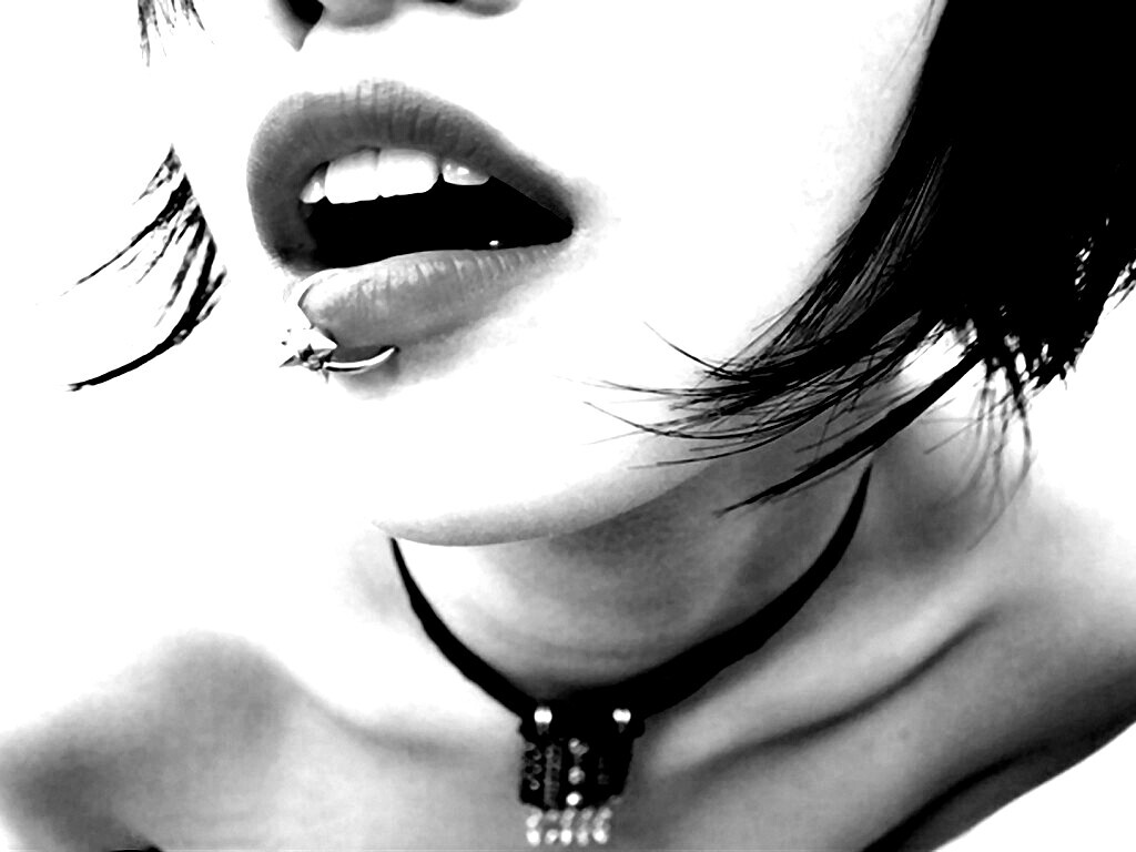 Девушка с кольцом обои