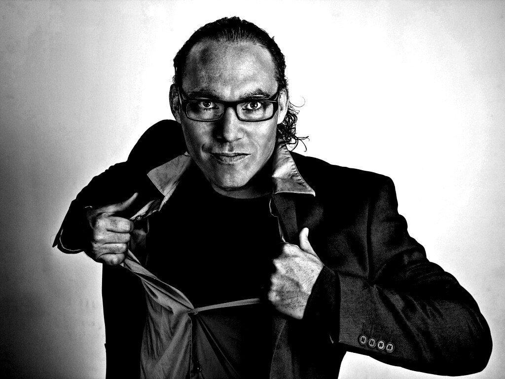 Спешит на помощь обои