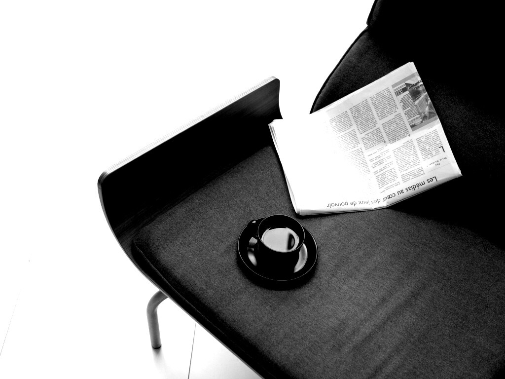 Кофе на стуле обои