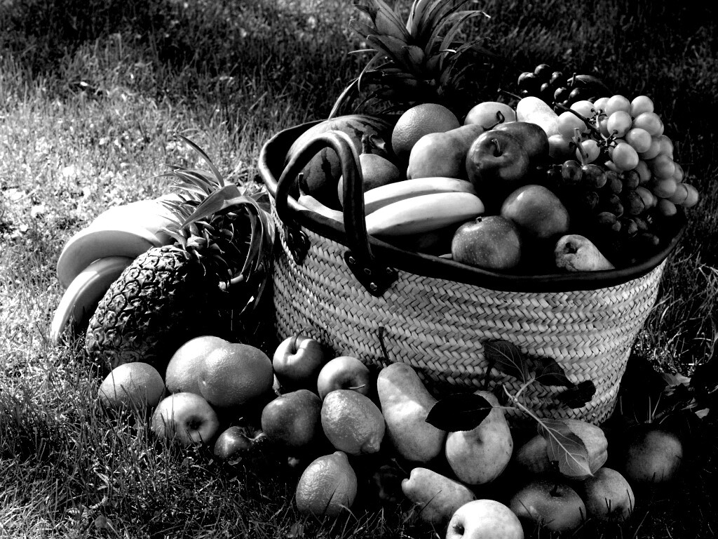 Корзина с фруктами обои