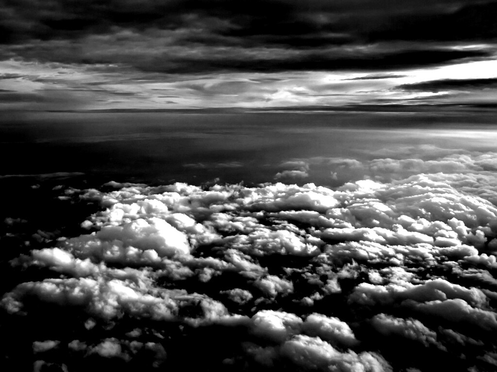 Полет над облаками обои