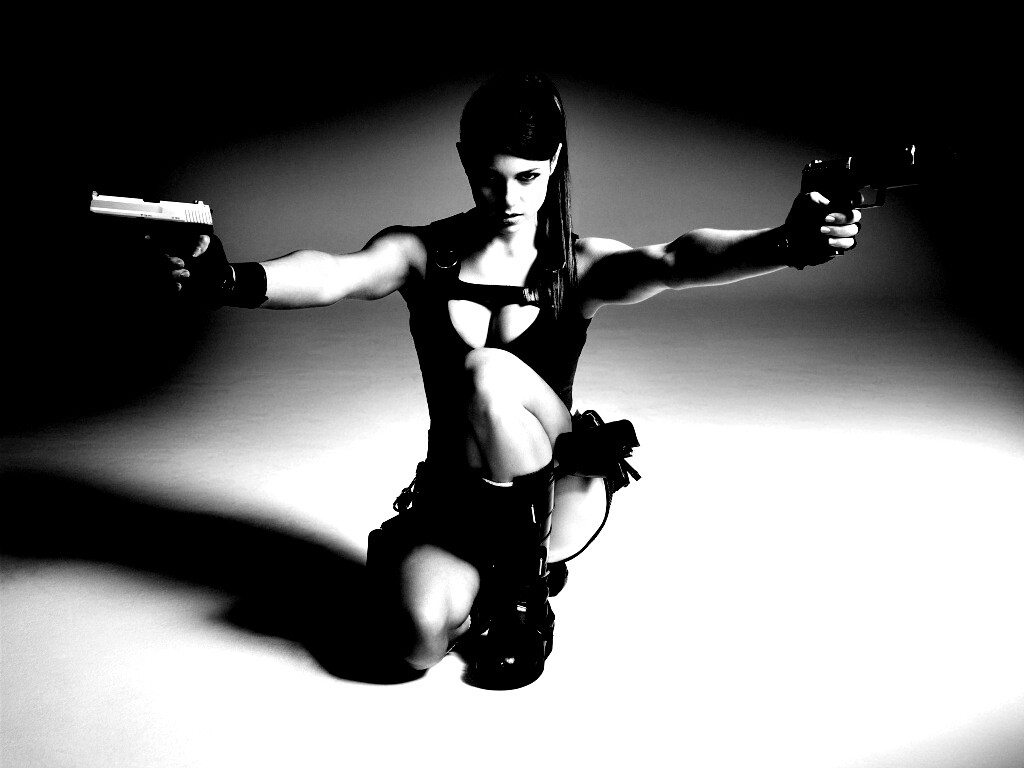 Alison Carrol в роли Лары Крофт обои