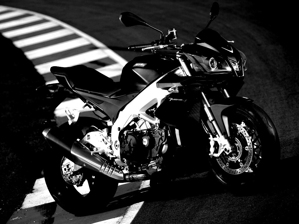 Спортивный мотоцикл Априлия на треке  обои