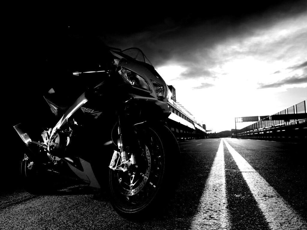 Априлия РСВ4 обои