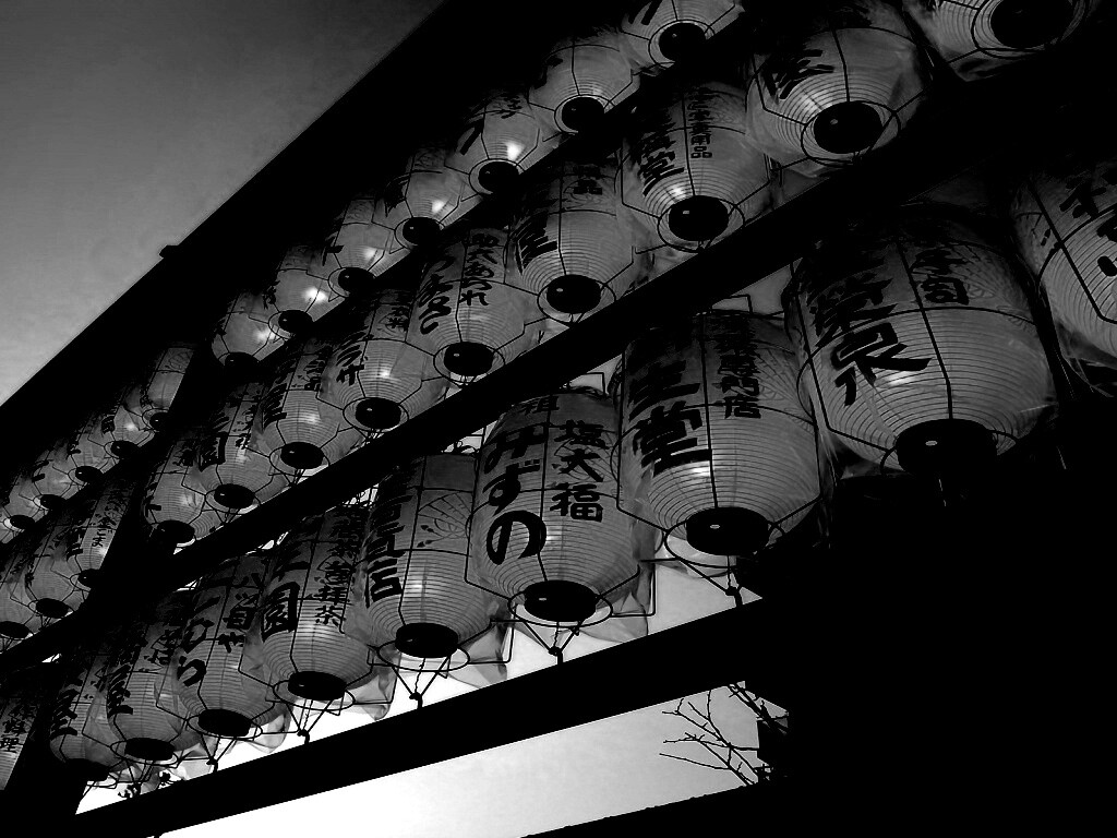 Японские фонарики вечером обои