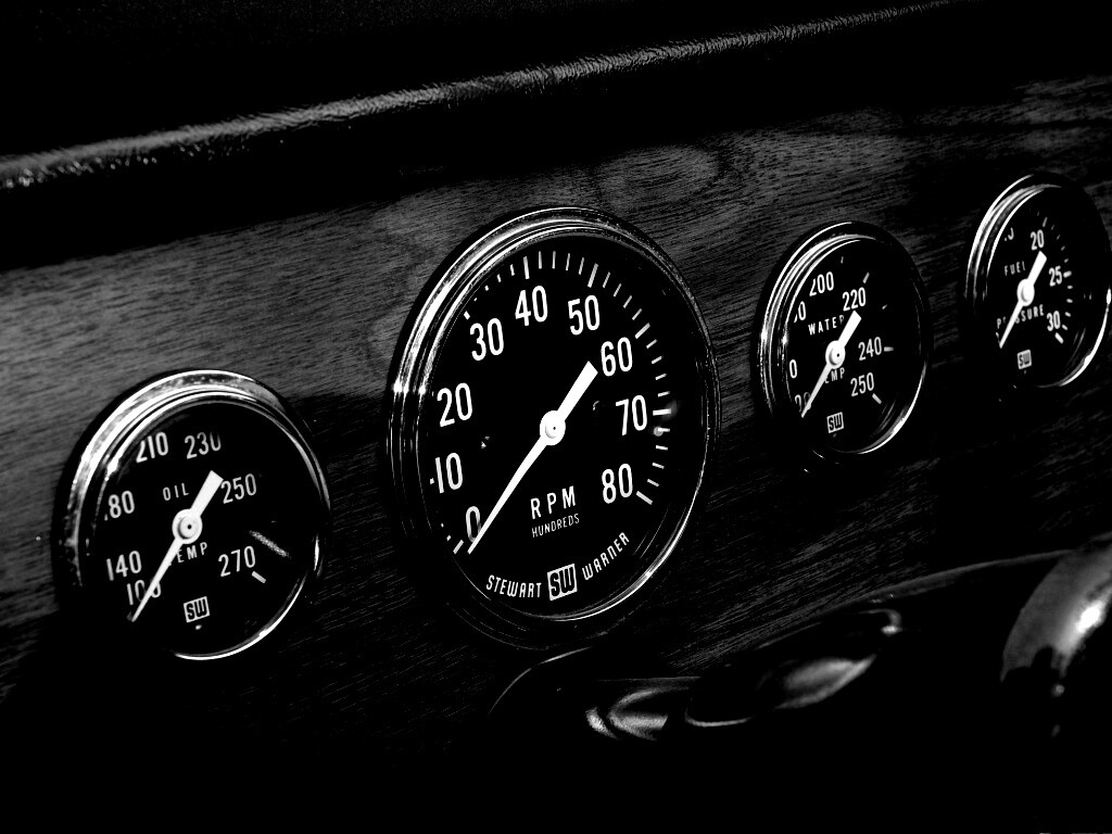 Приборная панель автомобиля Dodge обои