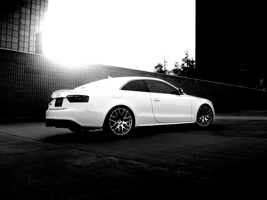 Ауди на парковке обои