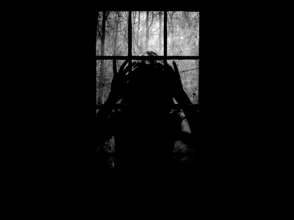 Страшная девоча в окне обои